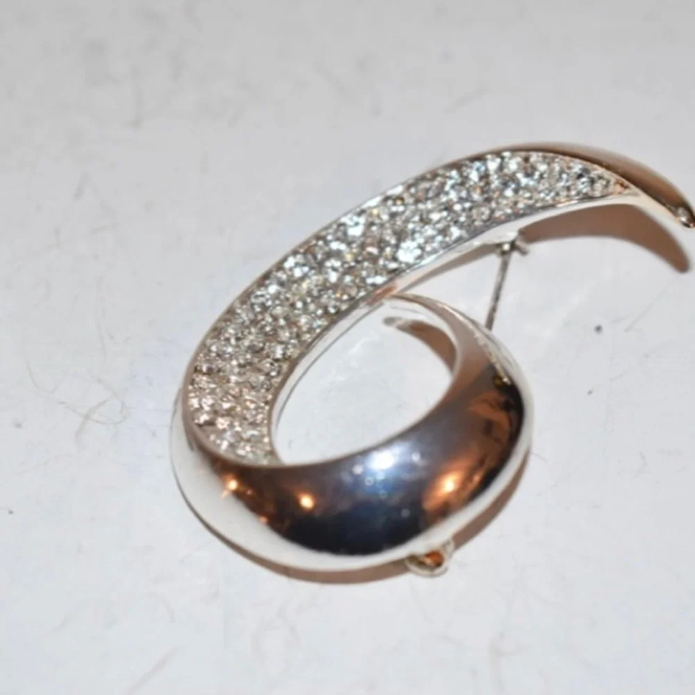 Vintage silvertone rhinestone Brooch‎ swirl crescent shrimp style